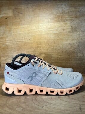 On Cloud X REFLECTIVE Womens Size 9.5 Running Shoes Sneakers Silver Almond